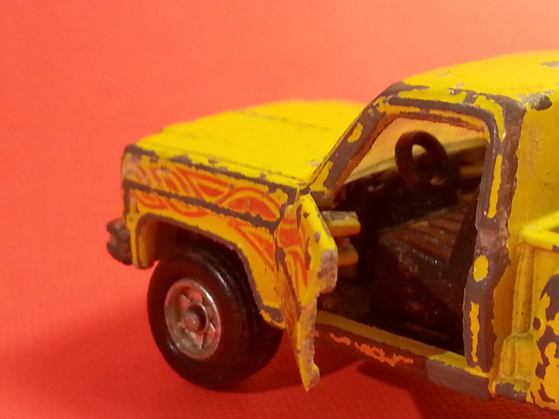 Illustration for article titled Vintage Hot Wheels: US Postal Van (1976) and Chevy Truck